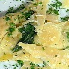 Recept: Geroosterde pompoen ravioli met salie en boter saus