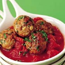 Recept: Kruidige kipballetjes in tomatensaus