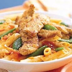 Recept: Pasta met verse tomatensaus en kruidige visrepen Recept: Pasta met verse tomatensaus en kruidige visrepen