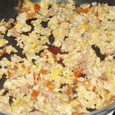Recept: Roerei met Spek Sjalotje en Tomaat