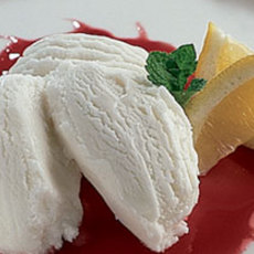 Recept: Sorbet van citroen en prosecco met aardbeiensaus Recept: Sorbet van citroen en prosecco met aardbeiensaus