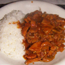 Recept: Varkensreepjes met champignons in een pindaroomsaus.