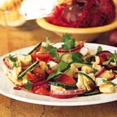Recept: Zomersalade met brood en feta Recept: Zomersalade met brood en feta