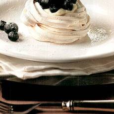 Recept: Merengue met room en blauwe bessen
