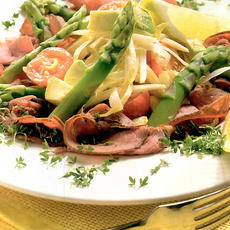 Recept: Witlofsalade met rosbief en citroenvinaigrette Recept: Witlofsalade met rosbief en citroenvinaigrette
