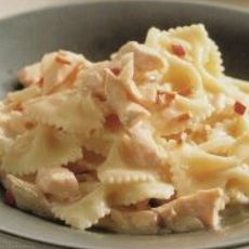 Recept: Farfalle met romige zalmsaus Recept: Farfalle met romige zalmsaus