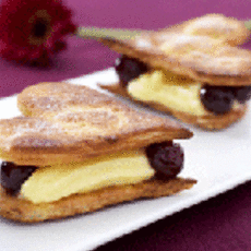 Recept: Suikerhartjes met room en kersen Recept: Suikerhartjes met room en kersen