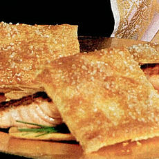 Recept: Zalmtompouce met saffraansaus