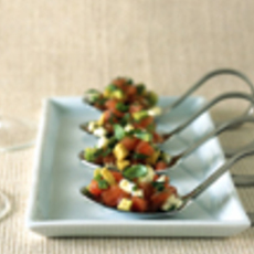 Recept: Lepelhapje met tomaat, feta, ui en avocado