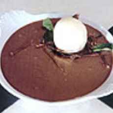 Recept: Chocoladesabayon met vanille-ijs en krokante choco Recept: Chocoladesabayon met vanille-ijs en krokante choco