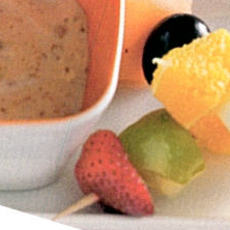 Recept: Zoete sat�dip met zomerfruit-prikkers