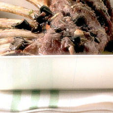 Recept: Lam met rozemarijn,ansjovis en olijven Recept: Lam met rozemarijn,ansjovis en olijven