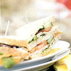 Recept: Kipsandwich met basilicumdressing