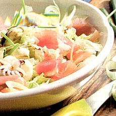 Recept: Chinese koolsalade met tonijn en zeevruchten Recept: Chinese koolsalade met tonijn en zeevruchten