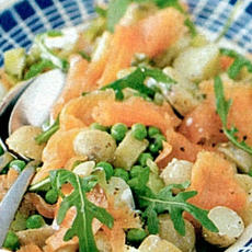 Recept: Lauwwarme aardappelsalade met gerookte zalm Recept: Lauwwarme aardappelsalade met gerookte zalm