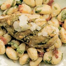 Recept: Pestokip met gnocchi