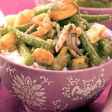 Recept: Zeevruchtencurry met gember en sperziebonen