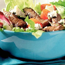 Recept: Salade met reepjes biefstuk en roquefort Recept: Salade met reepjes biefstuk en roquefort