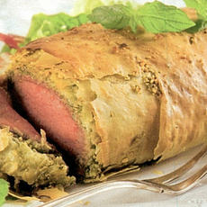 Recept: Ossenhaas in filodeeg met zoete pindasaus Recept: Ossenhaas in filodeeg met zoete pindasaus