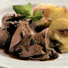 Recept: Gebakken lamsschouder met muntsaus