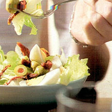 Recept: Mediterrane salade met blauwe kaascrostini