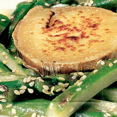 Recept: Groene asperges met sesamzaad en geitenkaas en not