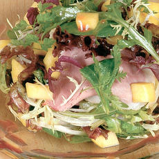 Recept: Salade met gerookte eendenham en verse mango