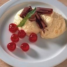Recept: Eiercognacmousse met kersen