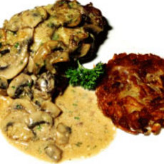 Recept: Koteletten van wild zwijn, met een champignonsaus 