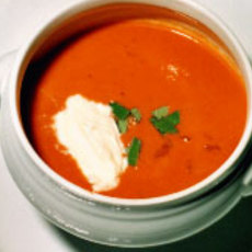 Recept: Romige pomodori tomatensoep met basilicum-cr�me