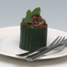 Recept: Komkommerbakjes met Thaise biefstuksalade Recept: Komkommerbakjes met Thaise biefstuksalade