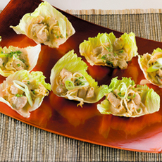 Recept: Krokante slablaadjes met pikante kipsalade Recept: Krokante slablaadjes met pikante kipsalade