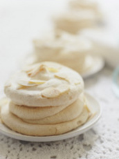 Recept: Amandelmeringues met karamelroom