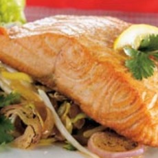 Recept: Drooggebakken zalm met prei, taug� en courgette