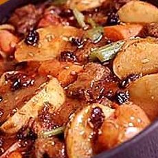 Recept: Stoofpot met wintergroenten, kaneel en rozijnen Recept: Stoofpot met wintergroenten, kaneel en rozijnen
