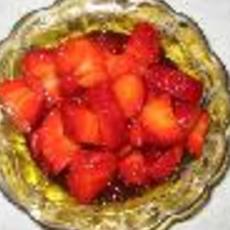 Recept: aardbeien met balsamicoazijn en basilicum