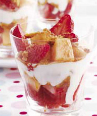 Recept: Aardbeien-meloen hapje met dikke yoghurt Recept: Aardbeien-meloen hapje met dikke yoghurt