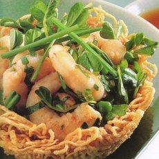 Recept: Garnalen in een mandje van noedels