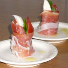 Recept: Amuse van rolletjes ham en buffel mozzarella