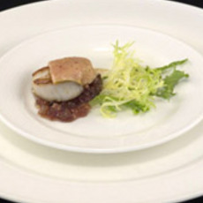 Recept: Gegrilde coquille op auberginecomp�te met een ganz