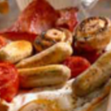 Recept: Engels grill-ontbijt met worst, bacon ei