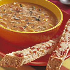Recept: Mexicaanse kaassoep met kruidige broodstengels Recept: Mexicaanse kaassoep met kruidige broodstengels