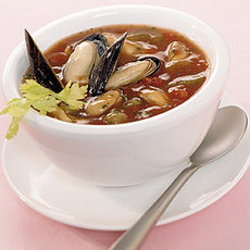 Recept: Mosselsoep met tomaat en bleekselderij