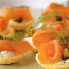 Recept: Hapjes met gerookte zalm en kappertjes Recept: Hapjes met gerookte zalm en kappertjes