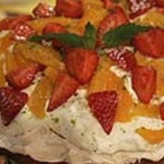 Recept: Aardbeien- sinaasappelschuimtaart Recept: Aardbeien- sinaasappelschuimtaart
