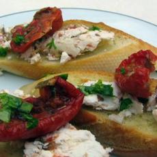 Recept: bruschetta met geitenkaas en tomaat Recept: bruschetta met geitenkaas en tomaat