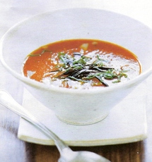 Recept: Paprikasoep met tuinkruiden
