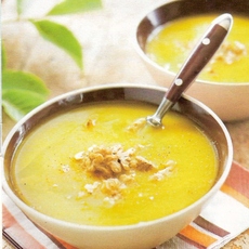 Recept: Knolseldersoep met walnoten