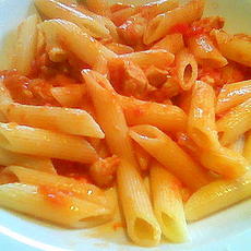 Recept: Penne met kalkoenrag� in tomatensaus