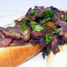 Recept: Bruschetta met gemarineerde champignons Recept: Bruschetta met gemarineerde champignons